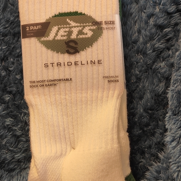 White and Green Men's NFL Jets Socks - Picture 3 of 7